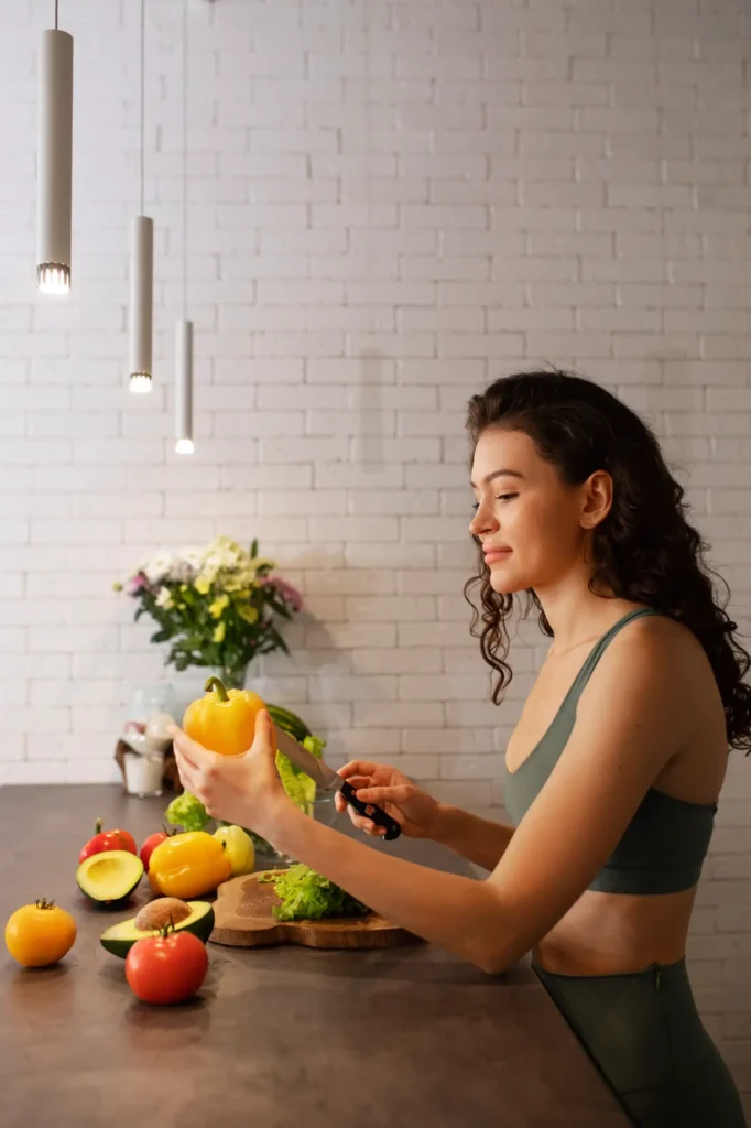 Mujer disfrutando de los beneficios de una nutrición sana