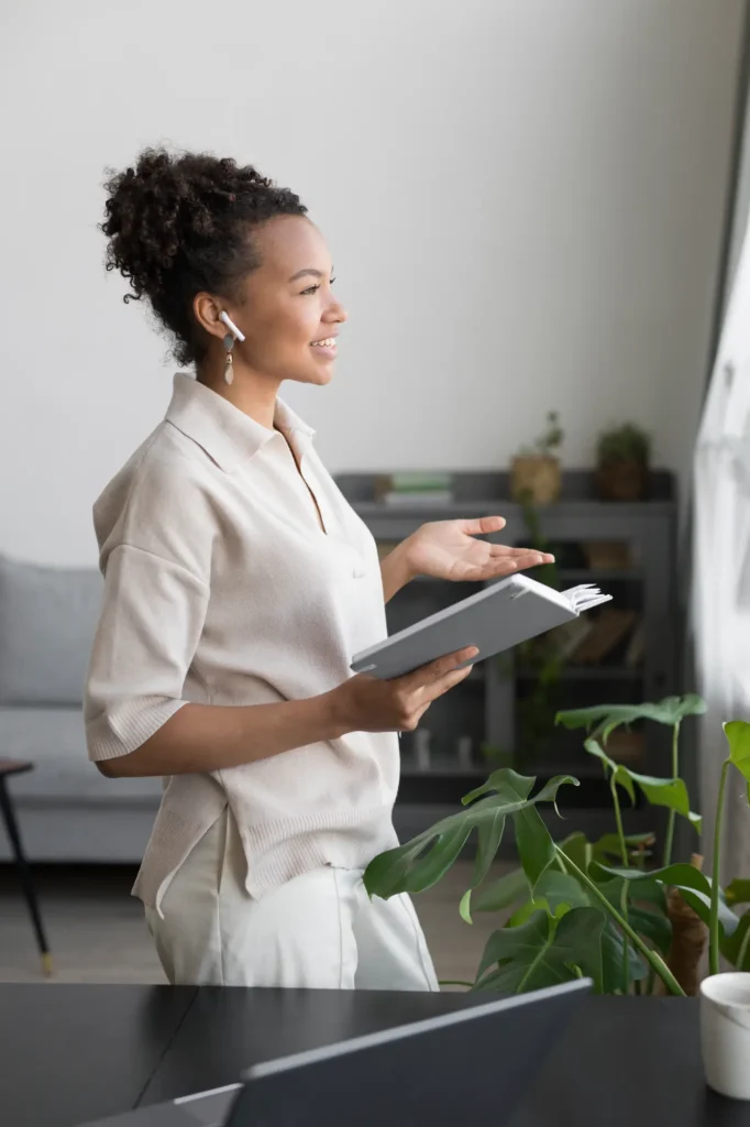 Mujer cumpliendo metas de desarrollo personal